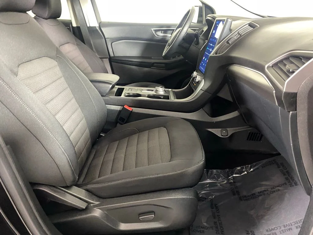 Used 2022 Black Ford SEL image 28