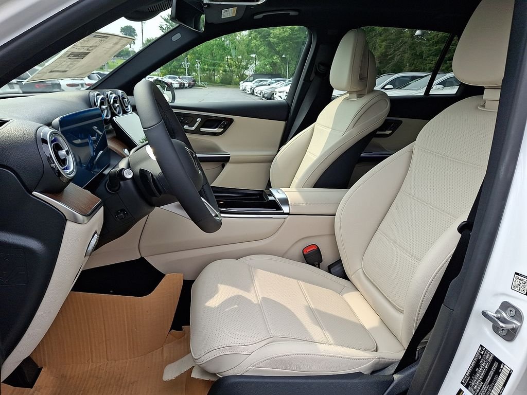 New 2026 Polar White Mercedes-Benz GLC 300 image 13