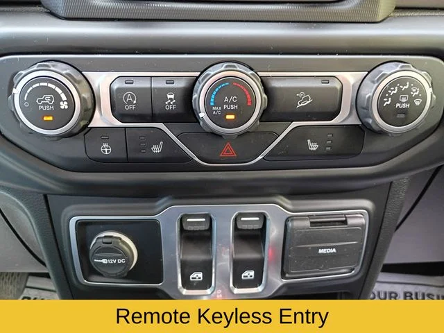 Used 2020 Gray Jeep Sport S image 17