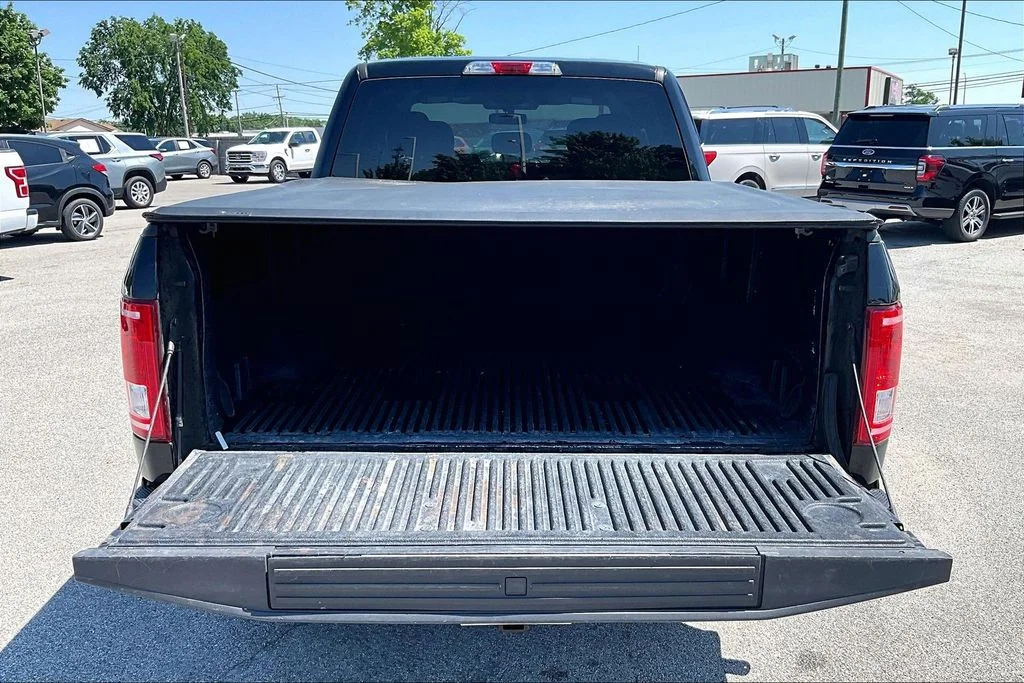 Used 2017 Black Ford XLT image 19