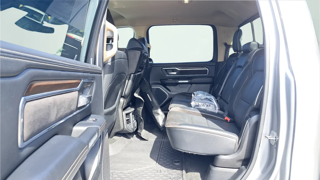 Used 2021 Silver Ram Laramie image 12
