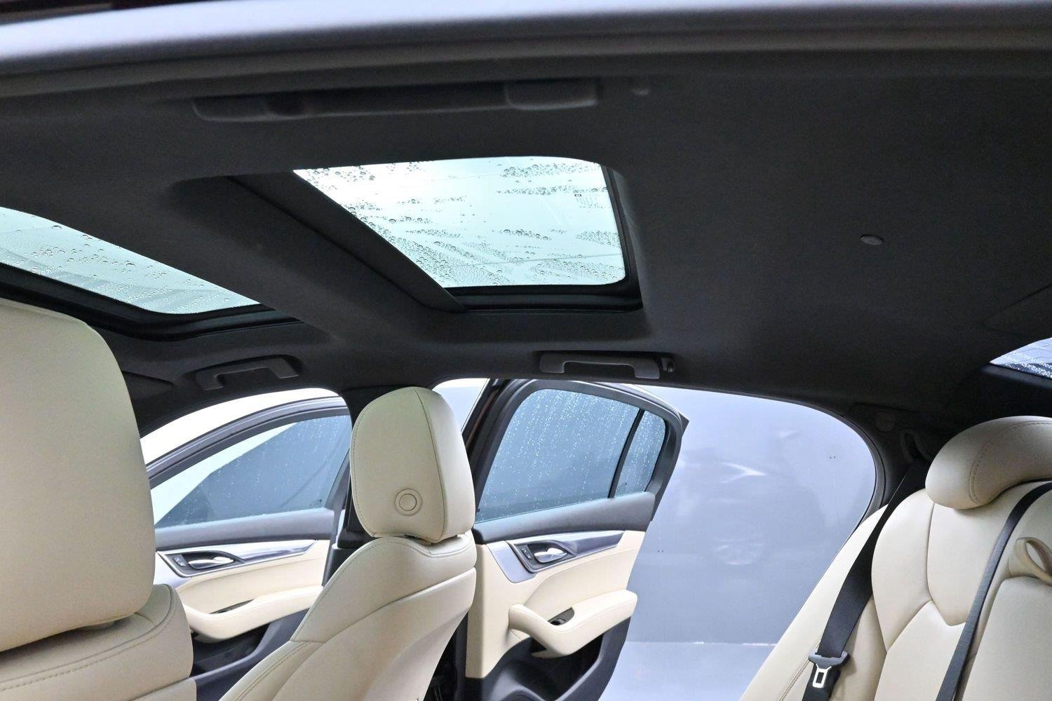 Used 2020 GARNET METALLIC Cadillac Luxury image 33