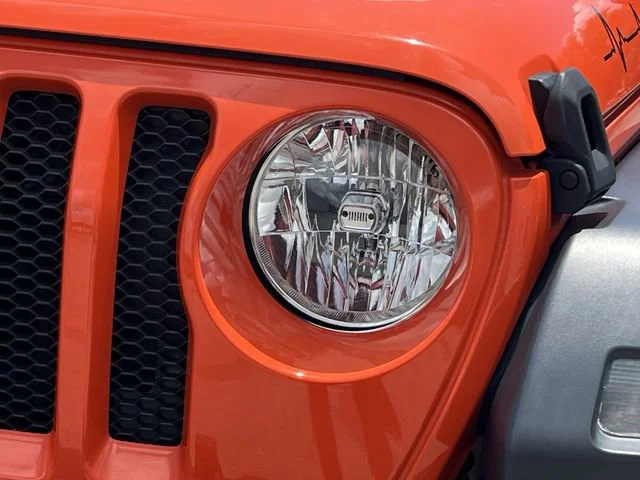 Used 2019  Jeep Sport S image 11