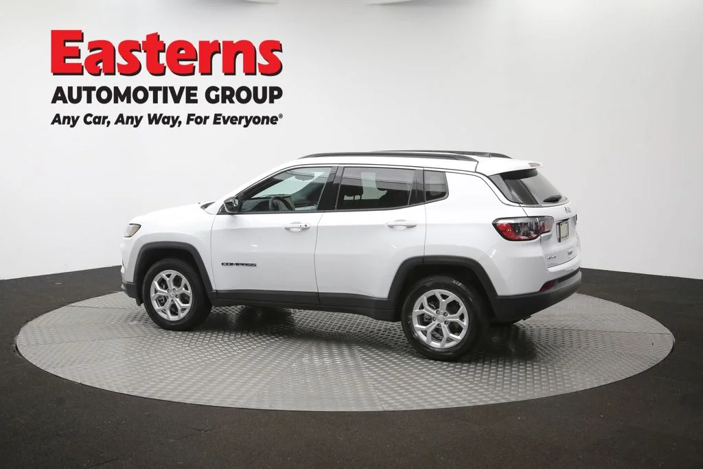 Used 2024 White Jeep Latitude image 57