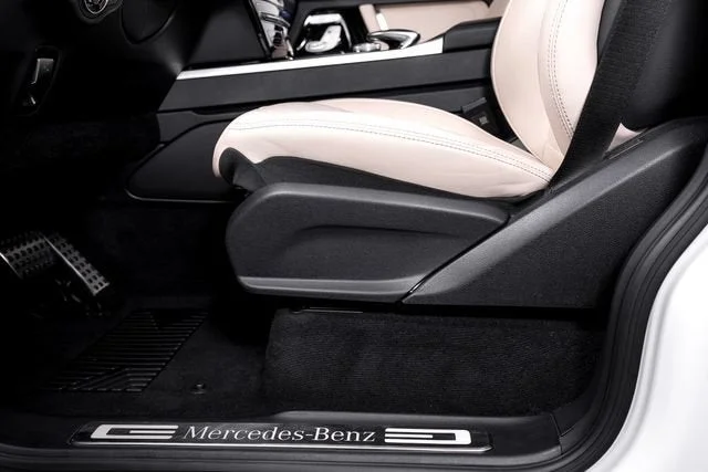 Used 2024 MANUFAKTUR Moonlight White Metallic Mercedes-Benz G 550 image 22