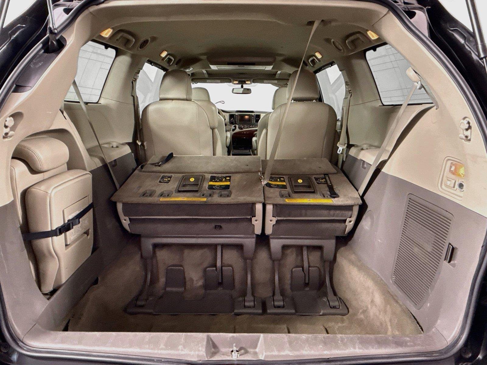 Used 2013 Black Toyota XLE image 39