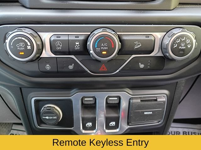 Used 2020 Gray Jeep Sport S image 17
