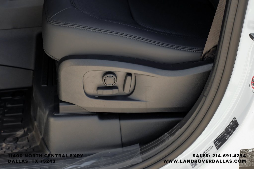 New 2026 Fuji White Land Rover X-Dynamic SE image 33
