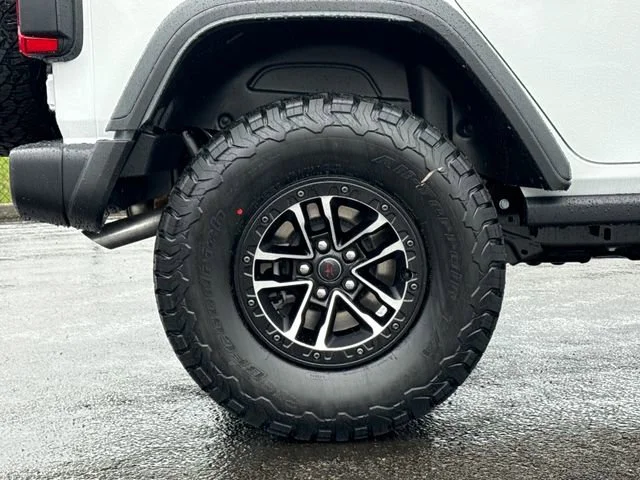 New 2026 Bright White Clear-Coat Exterior Paint Jeep Rubicon image 7