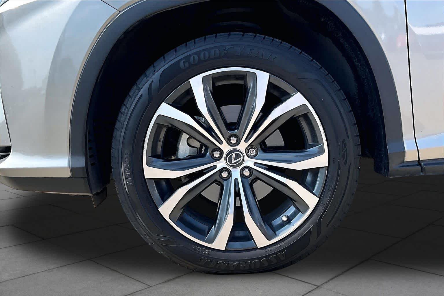 Used 2019 Atomic Silver Lexus  image 9
