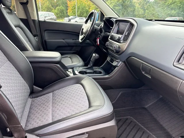 Used 2020 Blue Metallic Chevrolet Z71 image 12
