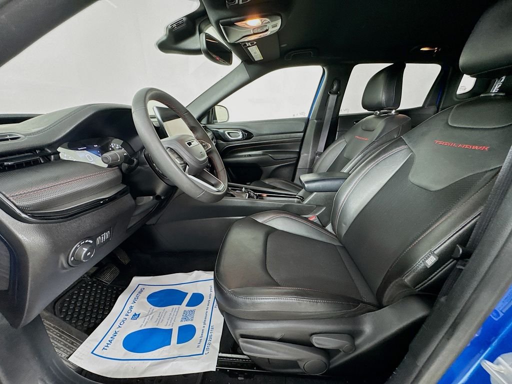 Used 2025 Hydro Blue Pearlcoat Jeep Trailhawk image 25