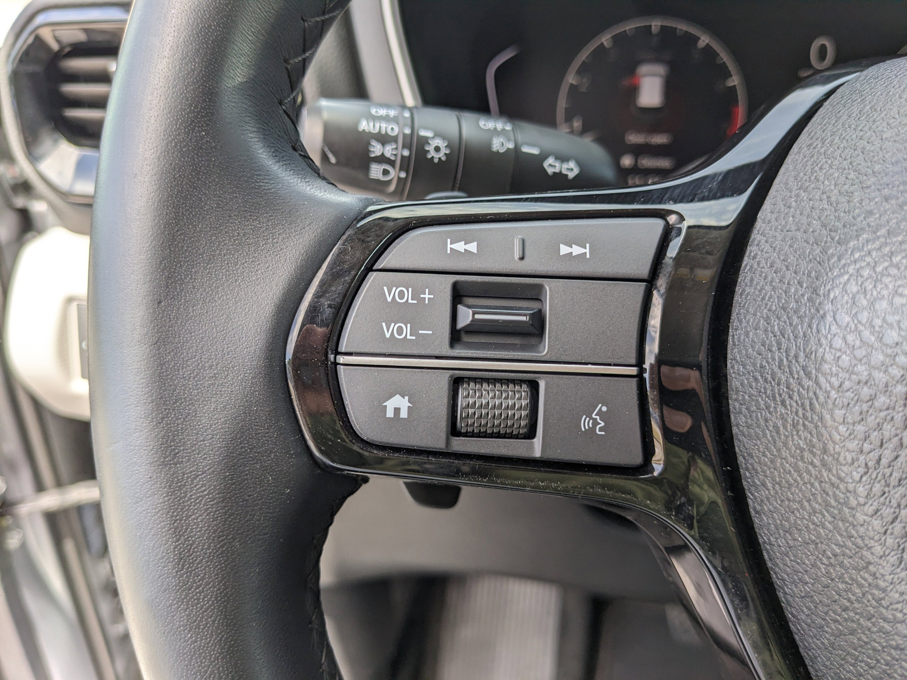 Used 2024 Silver Honda EX-L 8 Passenger image 36