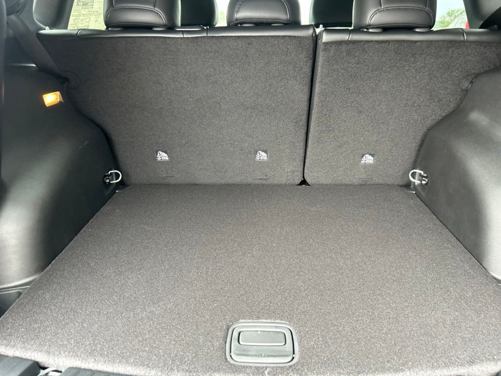 New 2026 Diamond Black Crystal Pearlcoat Jeep Limited image 22