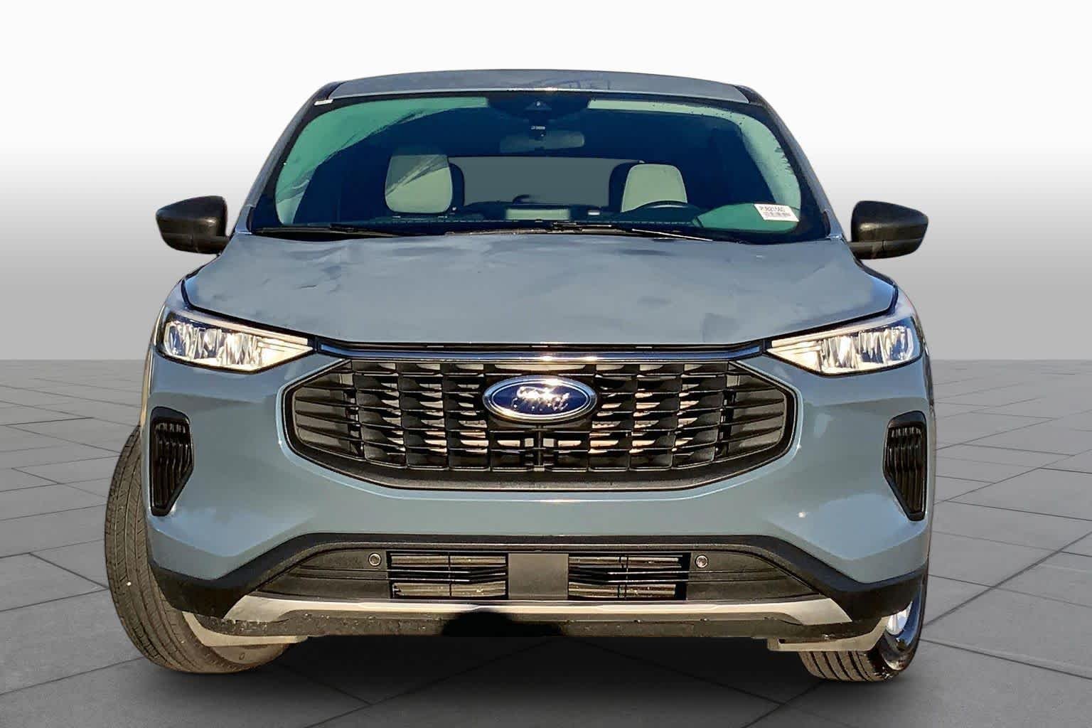 Used 2023 Vapor Blue Metallic Ford Active image 4