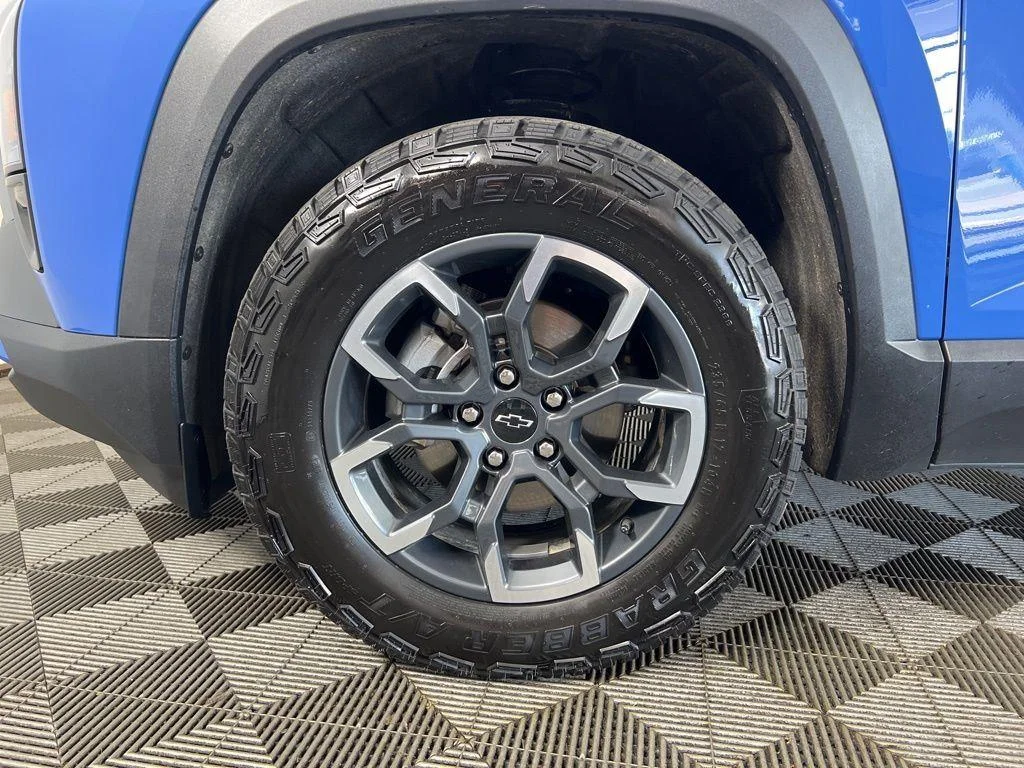 Used 2025 Blue Metallic Chevrolet ACTIV image 32