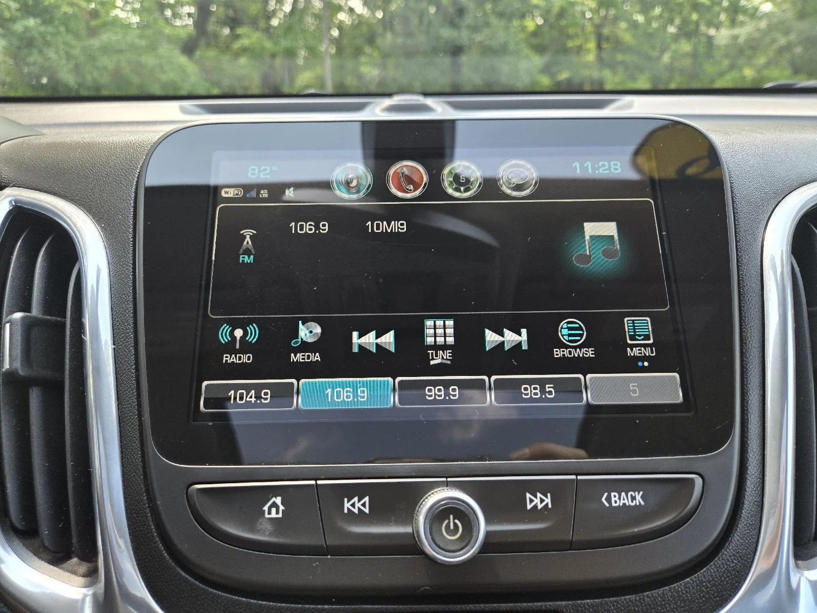 Used 2018 Pepperdust Metallic Chevrolet LT image 19