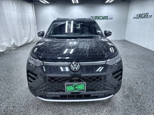 2027 Volkswagen Tiguan SEL R-Line Turbo