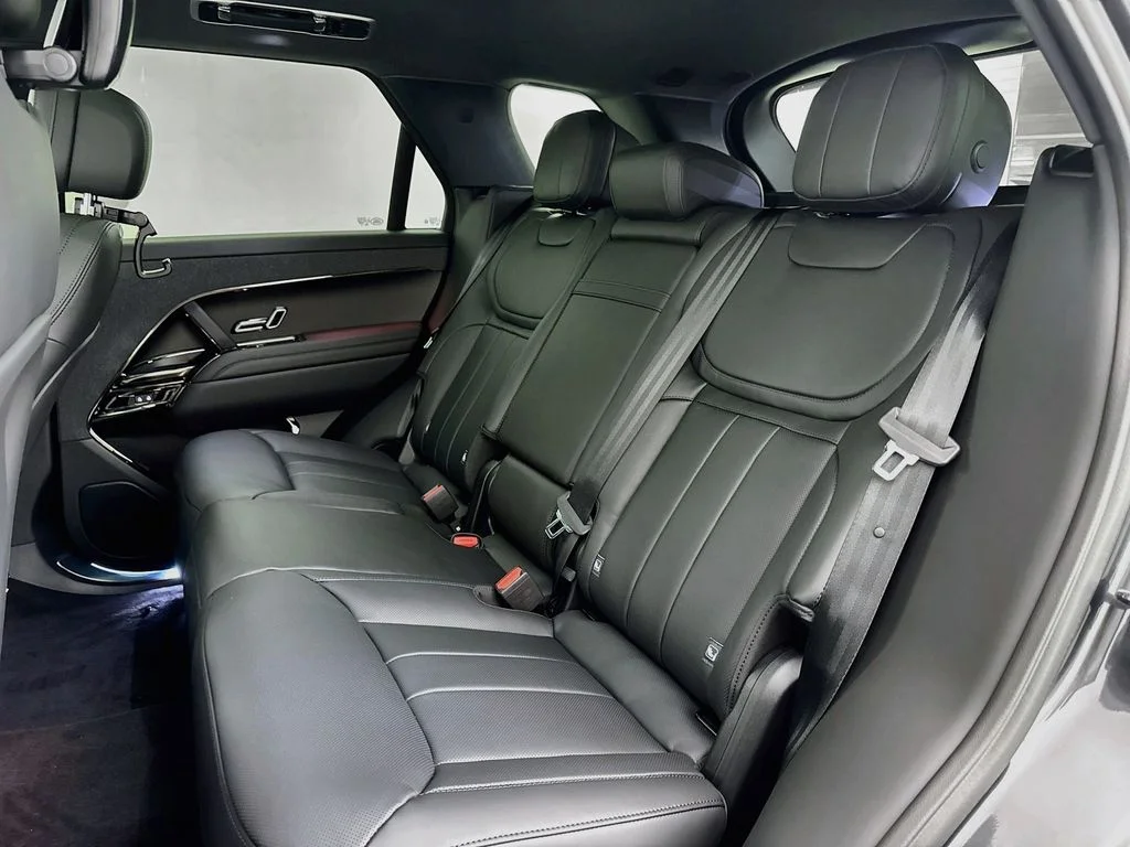New 2026 Carpathian Grey Land Rover Dynamic SE image 25