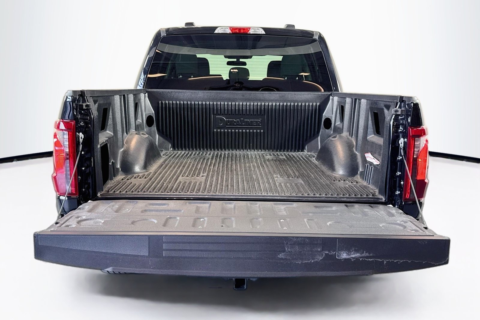 Used 2025 Agate Black Metallic Ford XLT image 24