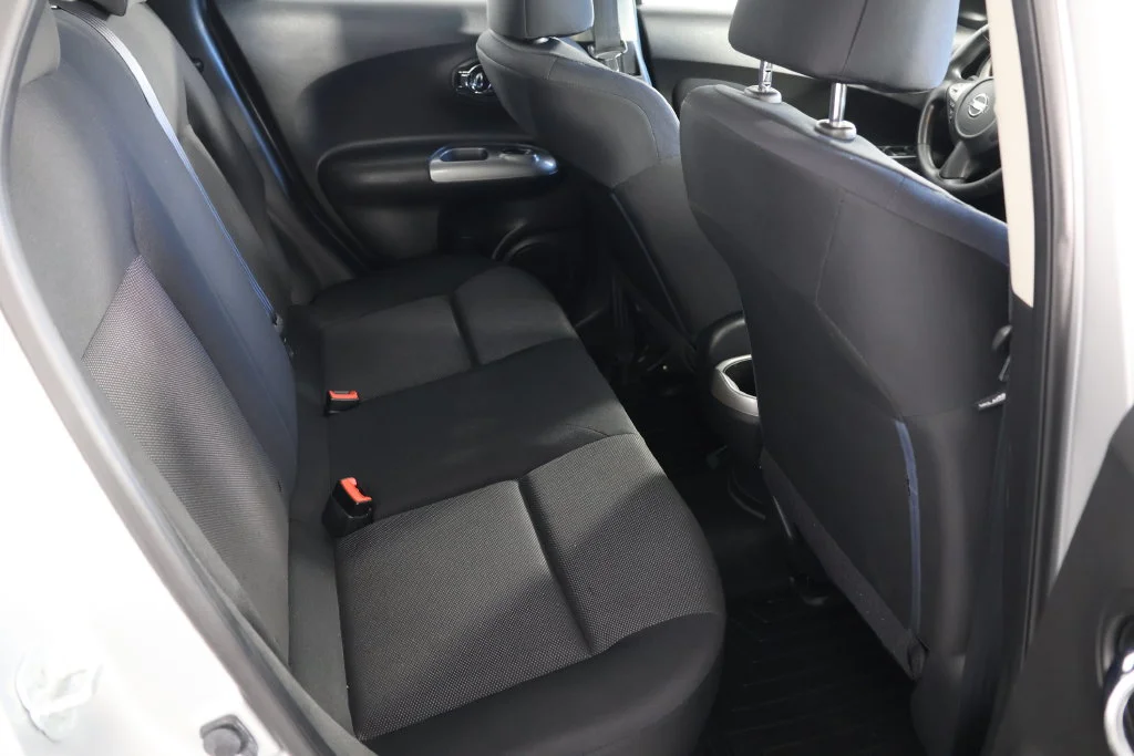 Used 2014 Brilliant Silver Nissan S image 18
