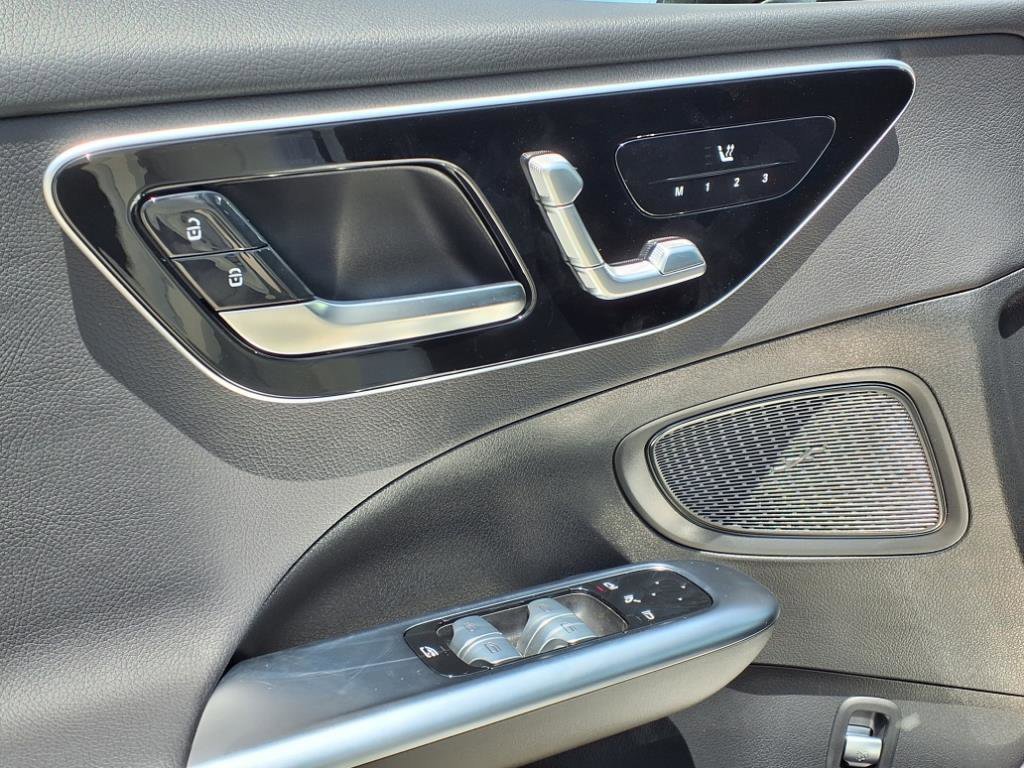 2025 Mercedes-Benz C-Class Sedan C 300 - Photo 12