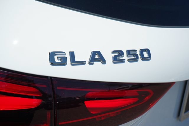 New 2026 Polar White Mercedes-Benz GLA 250 image 38