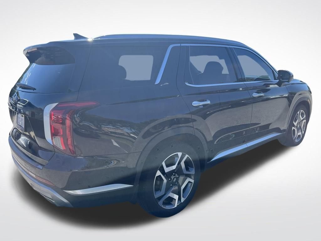 Used 2023 Black Hyundai SEL image 5