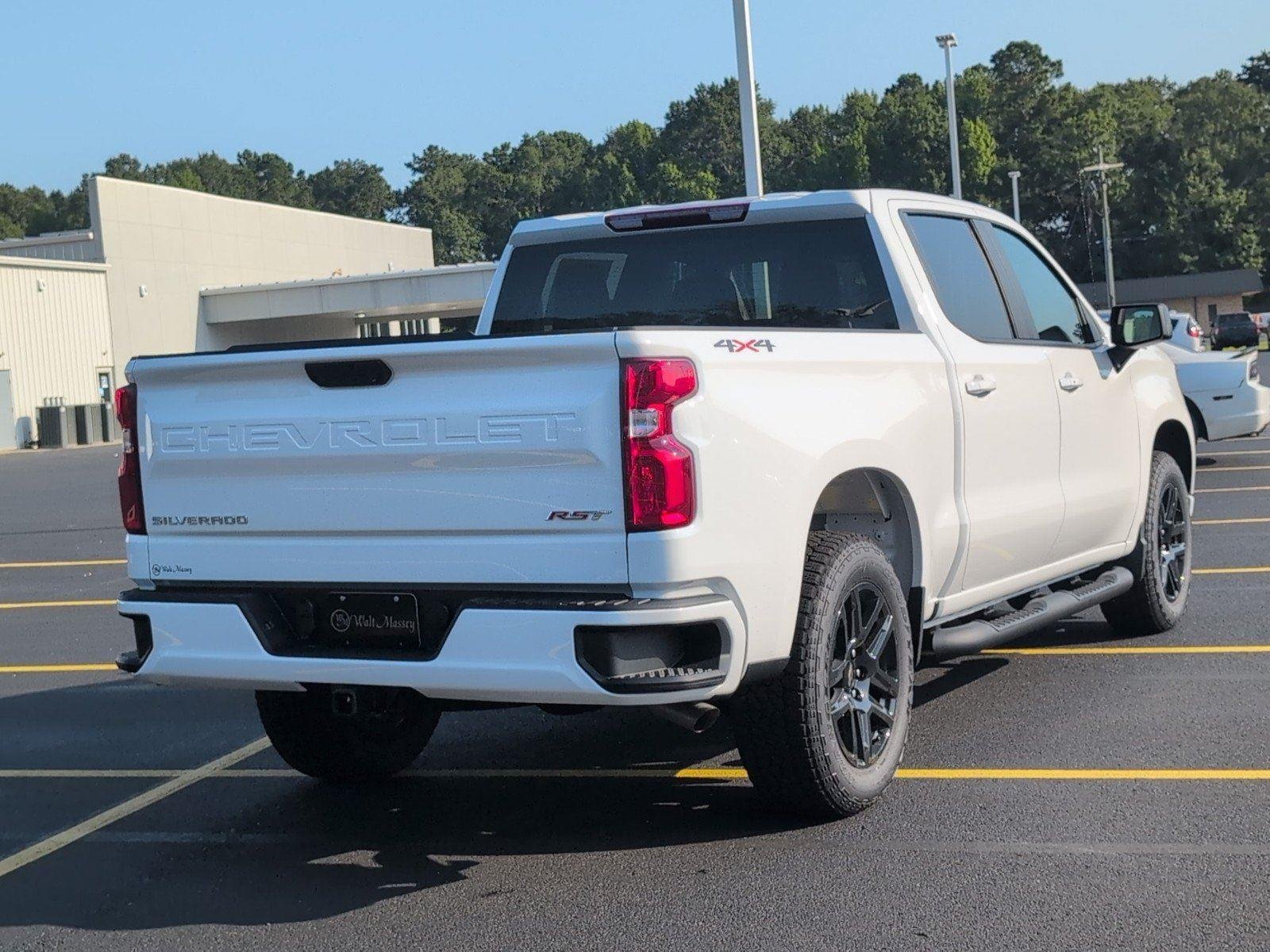 New 2026 Summit White Chevrolet RST image 7