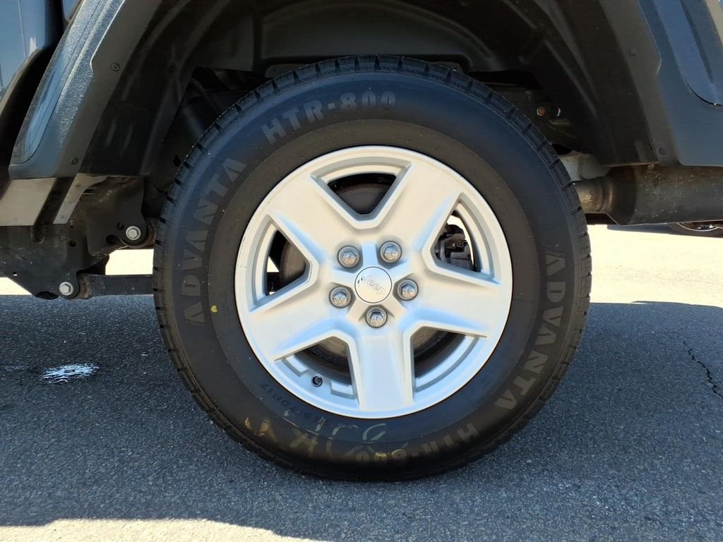 Used 2021 Crystal Metallic Jeep Sport image 22