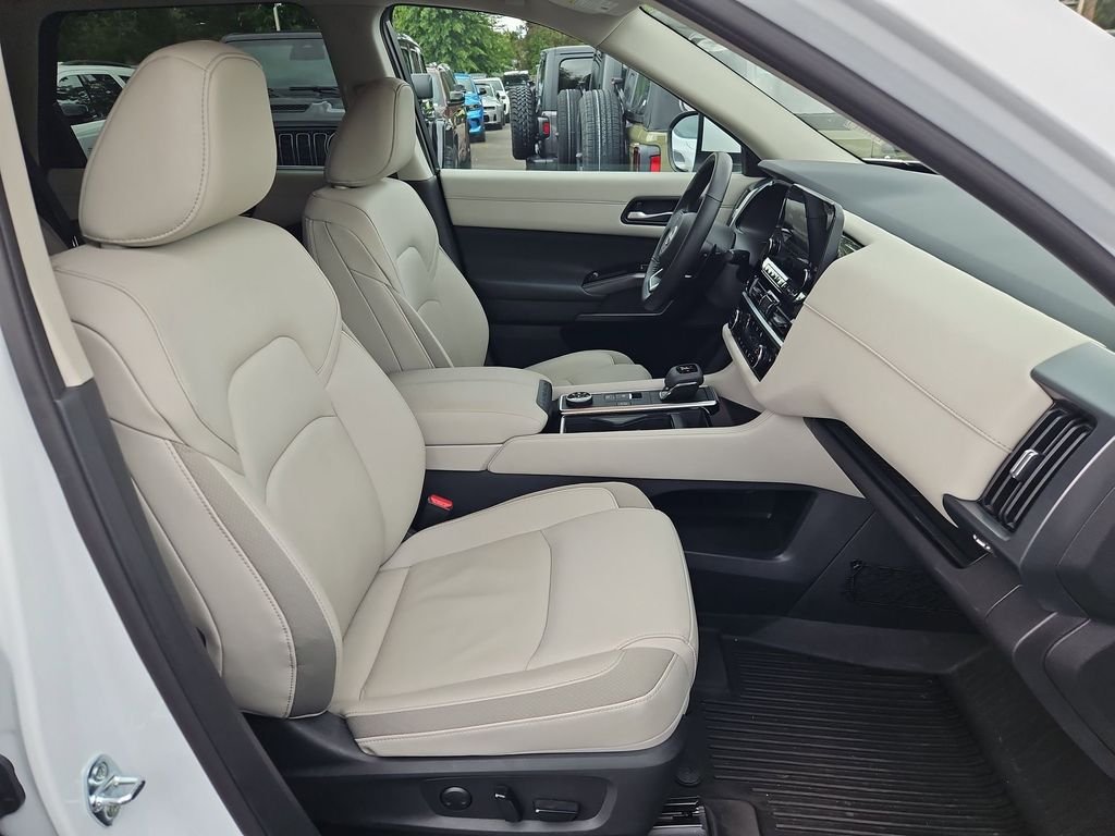 Certified Used 2025 White Pearl Nissan SL image 16