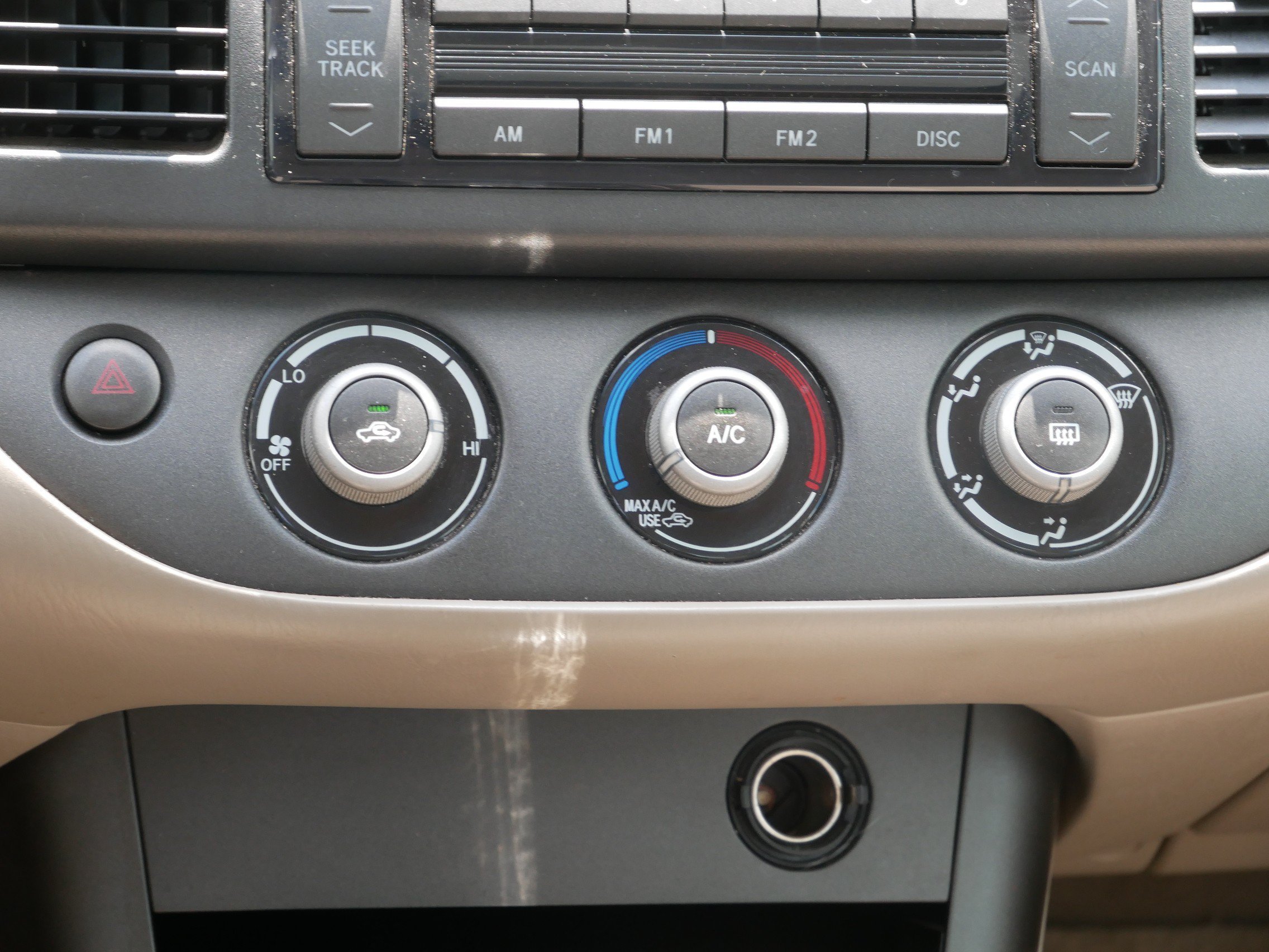 Used 2005 Gray Toyota LE image 15