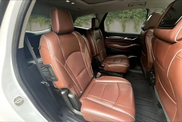Used 2018 White Frost Tricoat Buick Avenir image 25