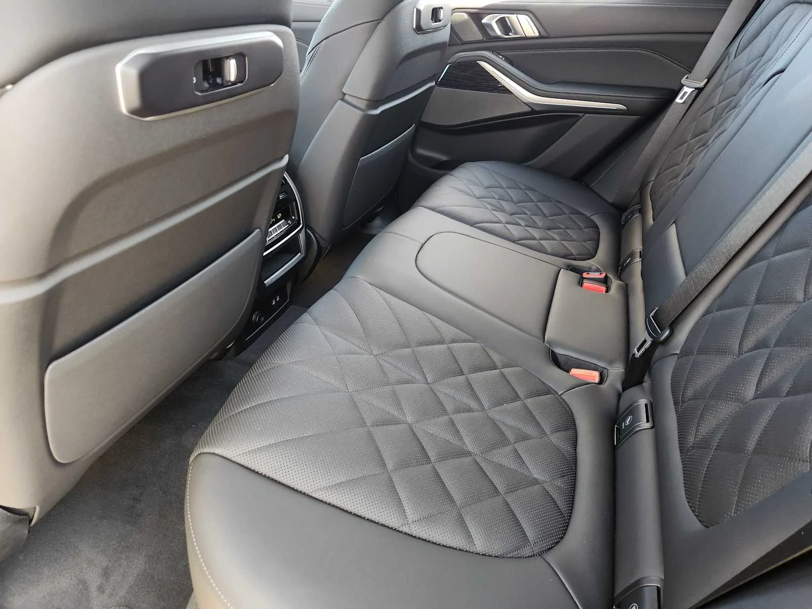 New 2026 Black Sapphire Metallic BMW xDrive40i image 7