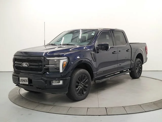 Used 2024  Ford Lariat image 3