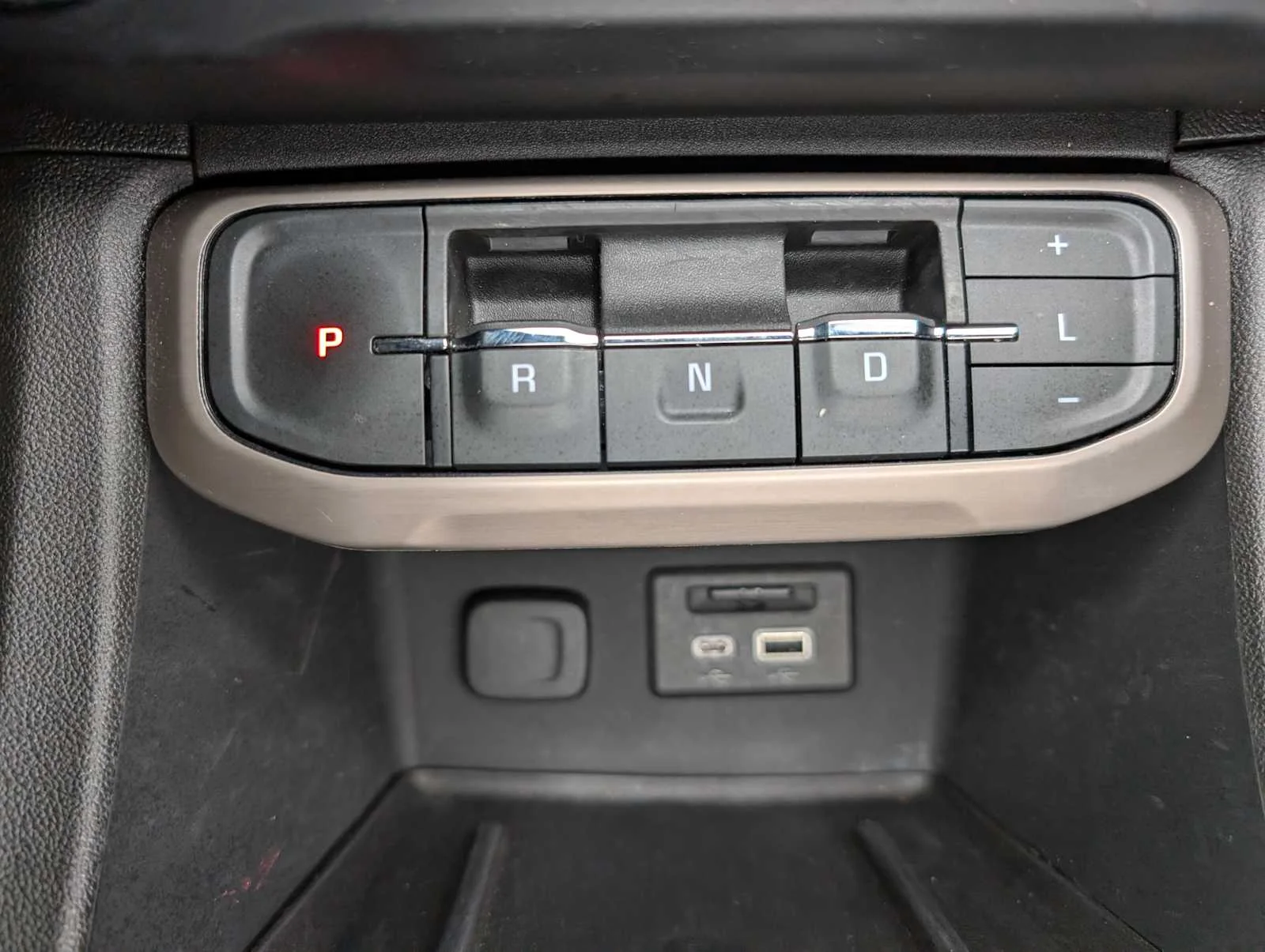 Used 2023 Volcanic Red Tintcoat GMC Denali image 32