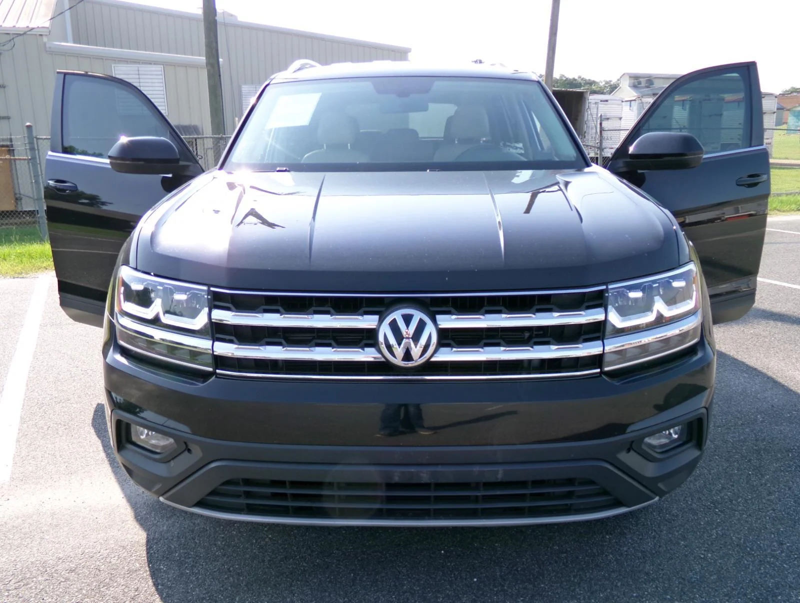 Used 2019 Deep Black Pearl Volkswagen 2.0T SE image 6