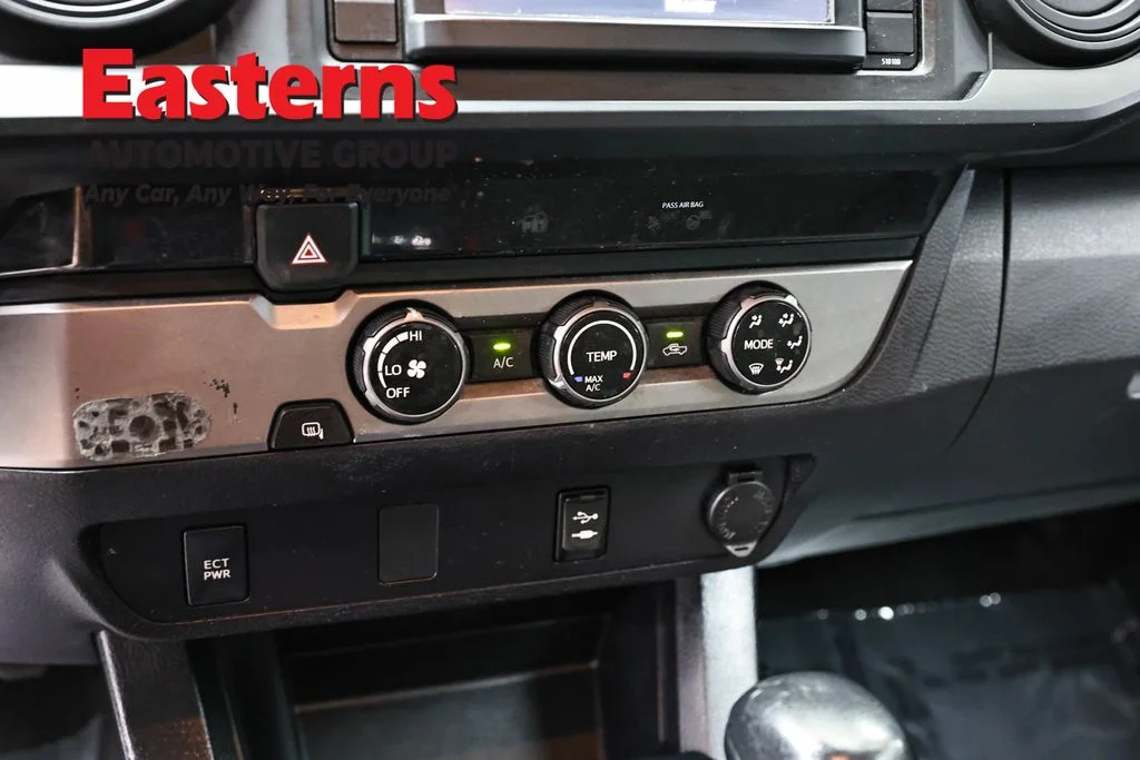 Used 2018 White Toyota SR image 20