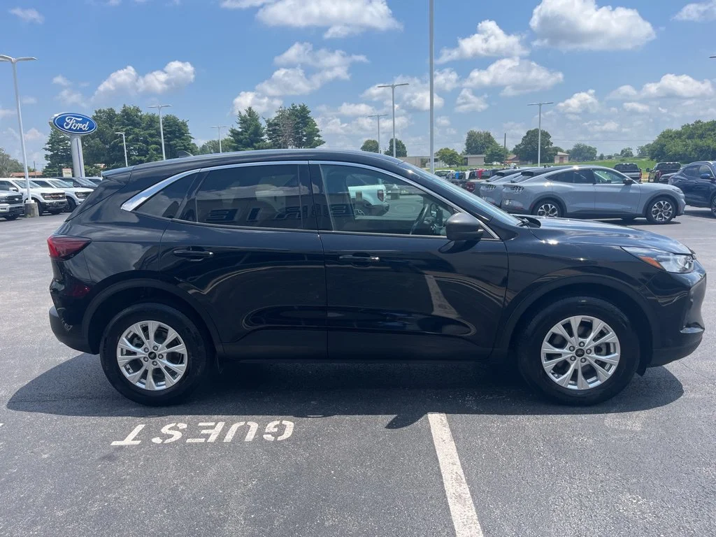 Used 2023 Black Metallic Ford Active image 6