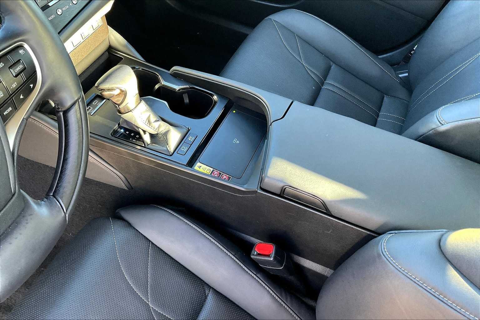 Used 2024 Eminent White Pearl Lexus Luxury image 16
