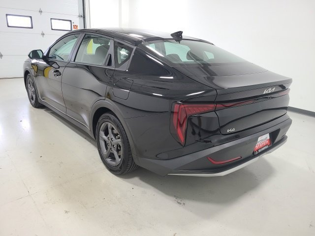 Used 2025 Aurora Black Pearl Kia LXS image 4