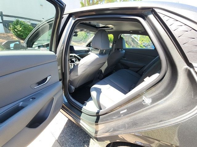 Used 2025 Gray Hyundai SEL Convenience image 17