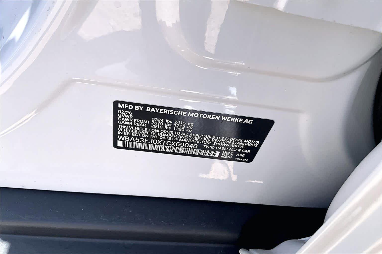 New 2026 Mineral White Metallic BMW 530i xDrive image 19