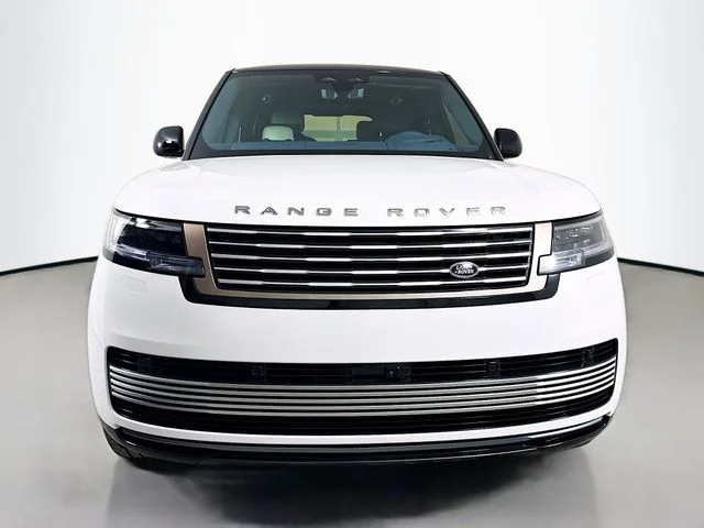 New 2026 Ostuni Pearl Wht Prem Met Land Rover SV image 2