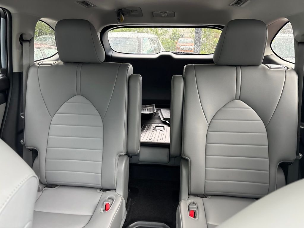 Used 2024  Toyota XLE image 28