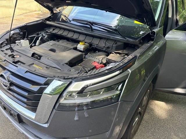 Certified Used 2023 2 Tone Gun / Black Roof Nissan SL image 17
