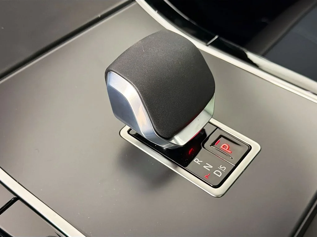 New 2026 Fuji White Land Rover S image 17
