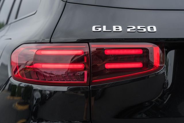 New 2026  Mercedes-Benz GLB 250 image 7