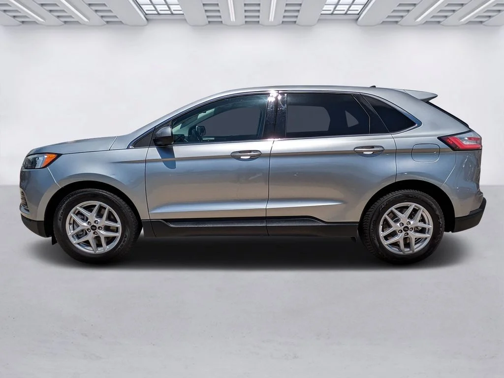 Used 2024 Silver Ford SEL image 6