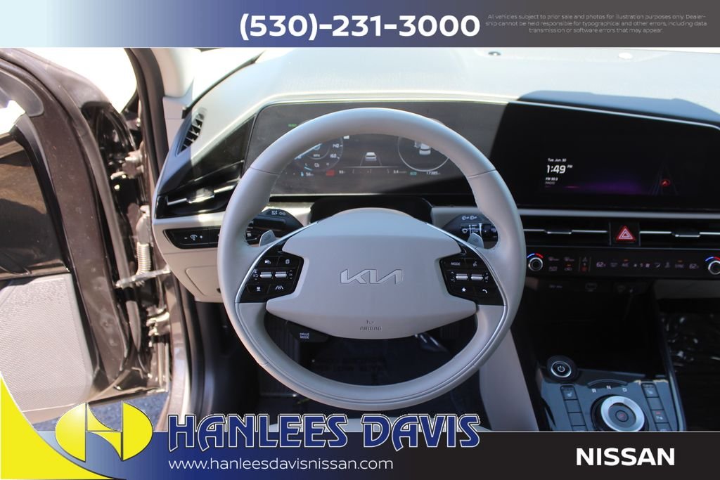 Used 2023 Gray Kia Wind image 17